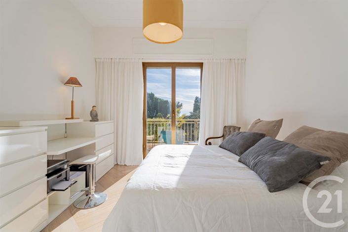 Image No.11-1 Bed Apartment for sale