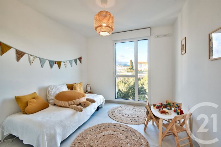 Image No.19-3 Bed Apartment for sale