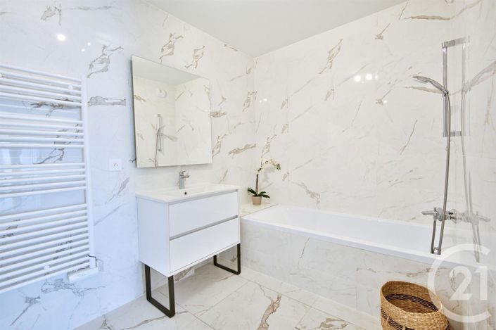 Image No.20-3 Bed Apartment for sale