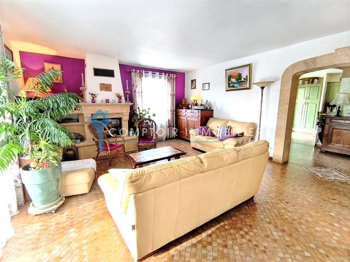 Image No.7-5 Bed House for sale