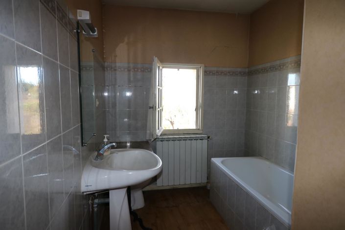 Image No.10-3 Bed House for sale