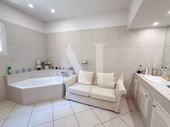 Image No.10-3 Bed House for sale