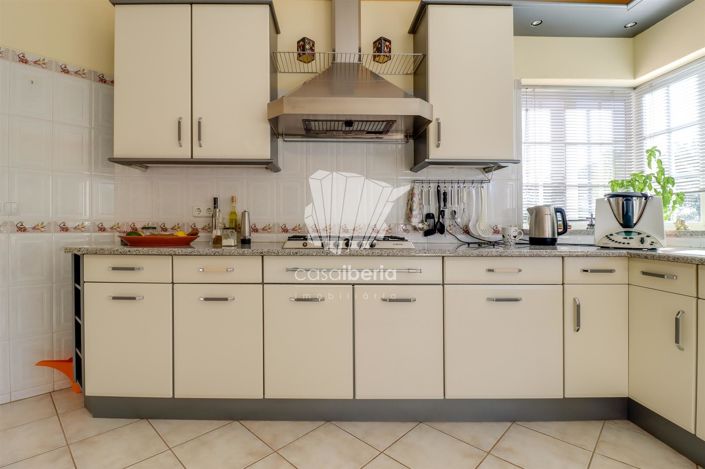 Image No.18-3 Bed House for sale