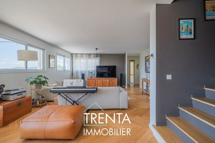 Image No.10-5 Bed House for sale