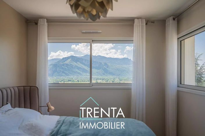 Image No.19-5 Bed House for sale