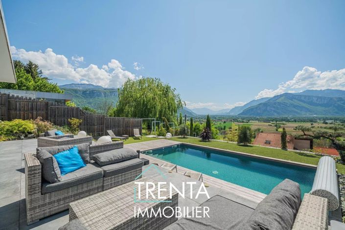 Image No.2-5 Bed House for sale