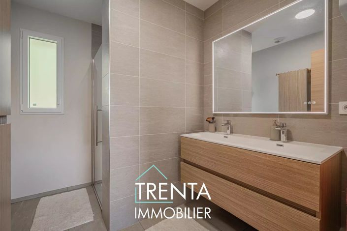 Image No.20-5 Bed House for sale