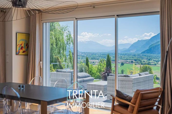 Image No.8-5 Bed House for sale