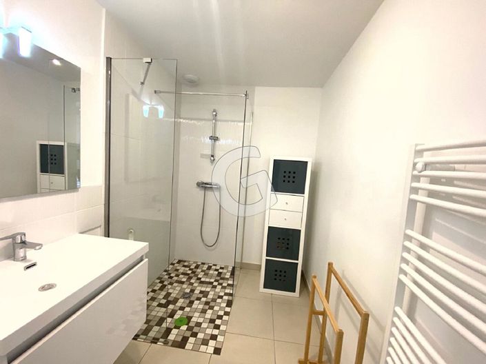 Image No.8-2 Bed House for sale