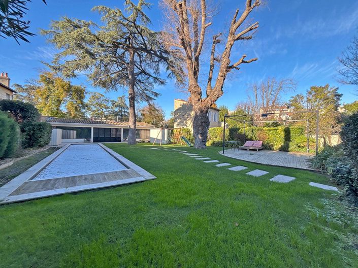 Image No.11-7 Bed Property for sale