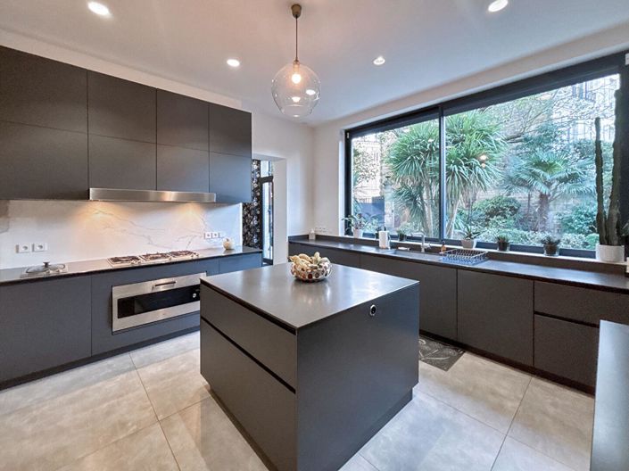 Image No.6-7 Bed Property for sale