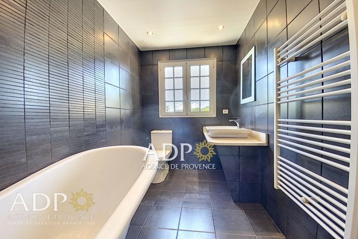 Image No.7-5 Bed House for sale