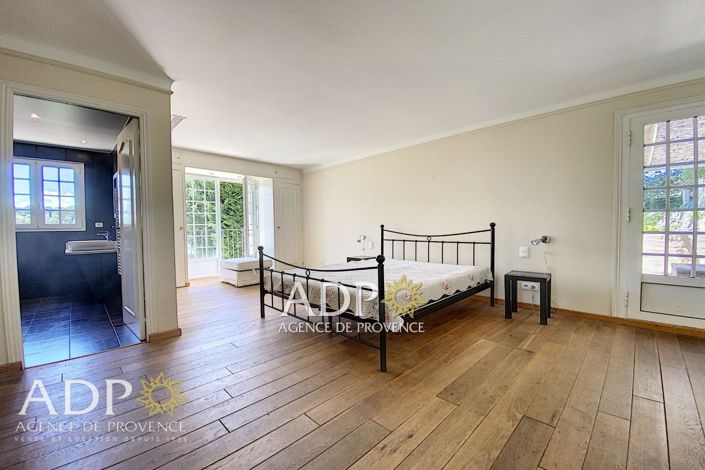 Image No.9-5 Bed House for sale