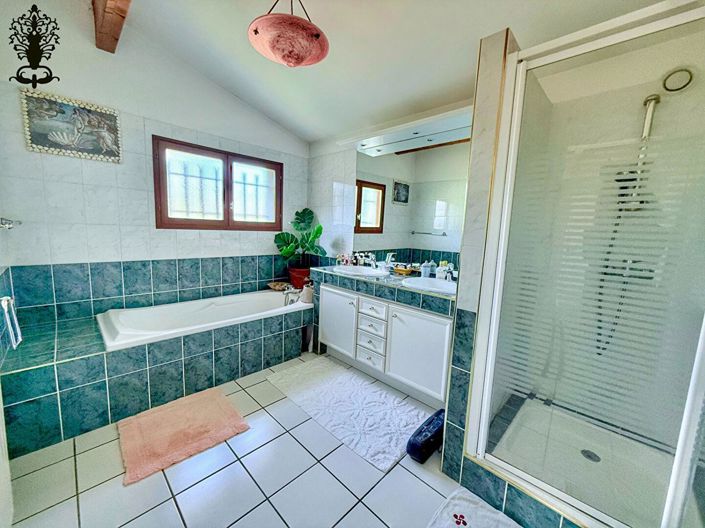 Image No.12-4 Bed House for sale