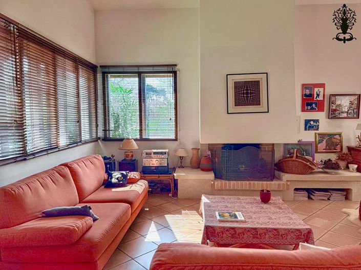 Image No.5-4 Bed House for sale