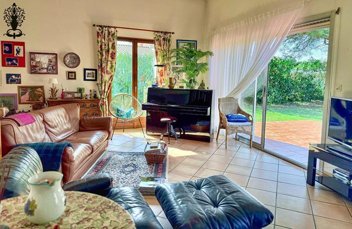 Image No.6-4 Bed House for sale