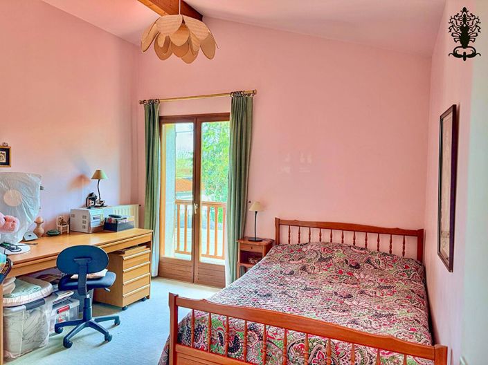 Image No.9-4 Bed House for sale