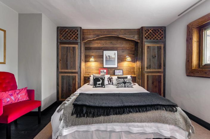 Image No.8-5 Bed House for sale