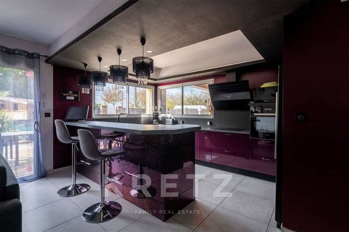 Image No.13-7 Bed Property for sale