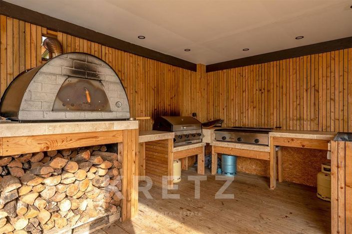 Image No.5-7 Bed Property for sale