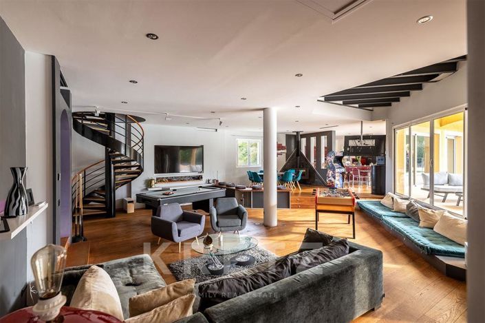 Image No.6-7 Bed Property for sale