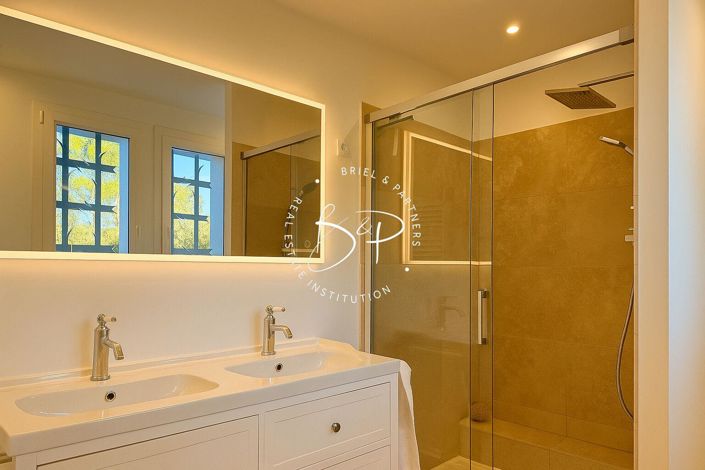 Image No.12-6 Bed House for sale