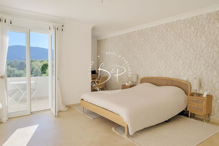 Image No.14-6 Bed House for sale