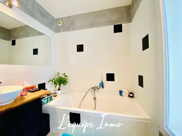 Image No.8-3 Bed House for sale