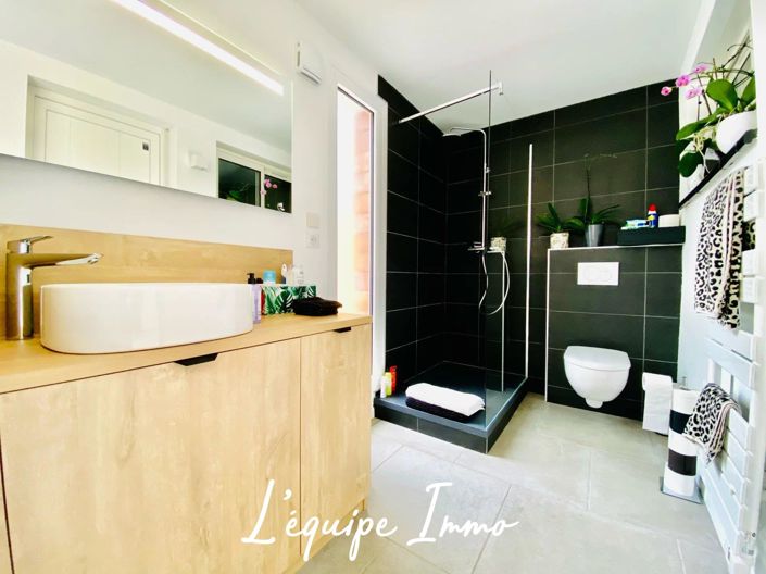 Image No.9-3 Bed House for sale