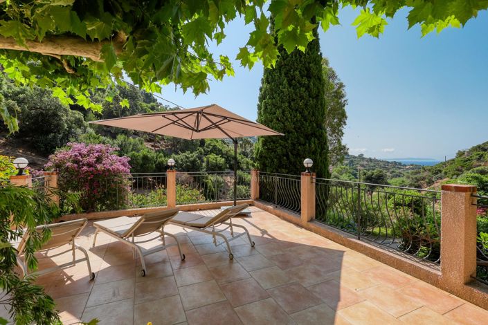 Image No.4-6 Bed House for sale