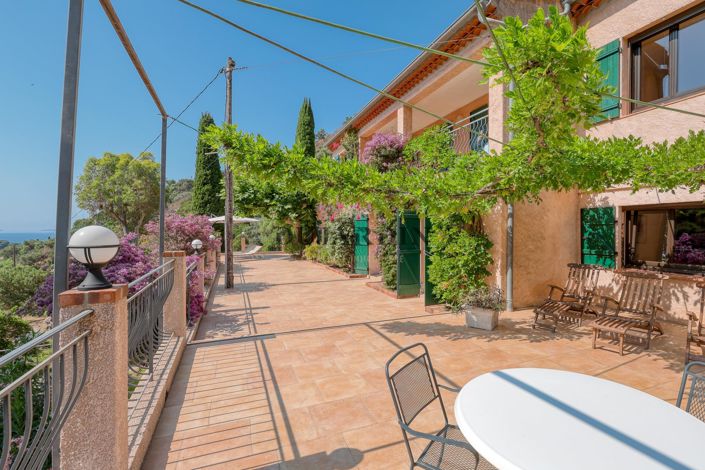 Image No.6-6 Bed House for sale