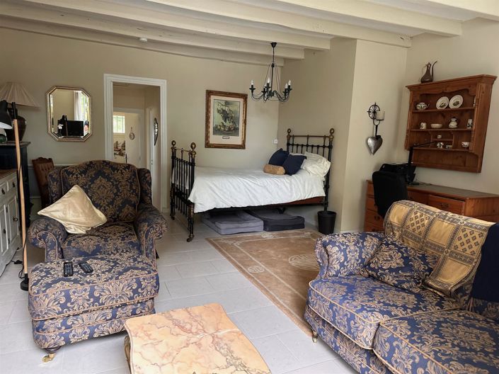 Image No.17-5 Bed House for sale