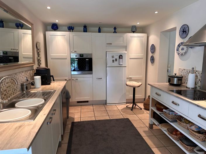 Image No.6-5 Bed House for sale