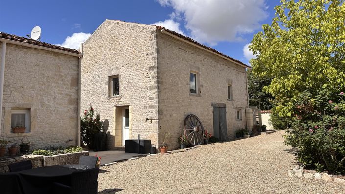Image No.2-Maison de 5 chambres à vendre à Loiré-sur-Nie