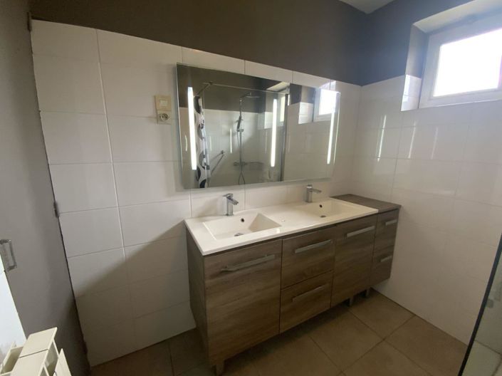 Image No.10-3 Bed House for sale