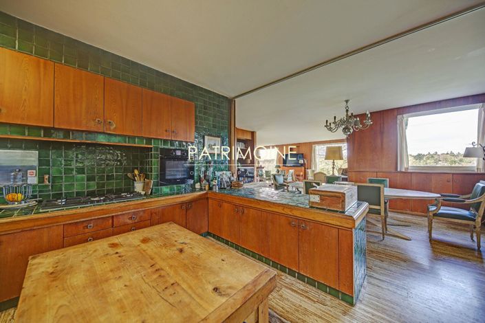 Image No.12-7 Bed Property for sale