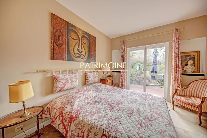 Image No.13-7 Bed Property for sale