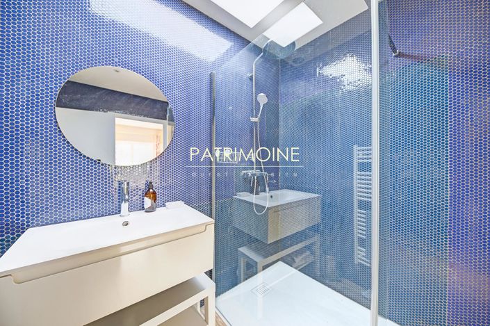 Image No.14-7 Bed Property for sale