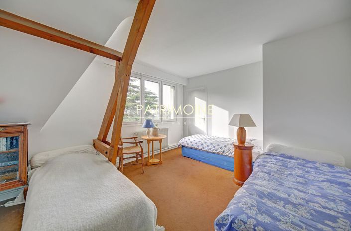 Image No.15-7 Bed Property for sale