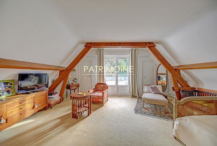 Image No.16-7 Bed Property for sale