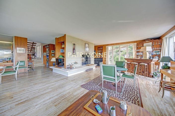 Image No.7-7 Bed Property for sale