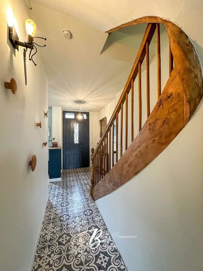 Image No.7-5 Bed House for sale