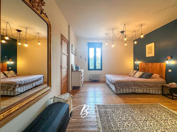 Image No.8-5 Bed House for sale