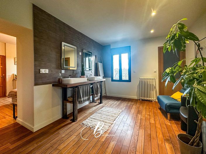 Image No.9-5 Bed House for sale