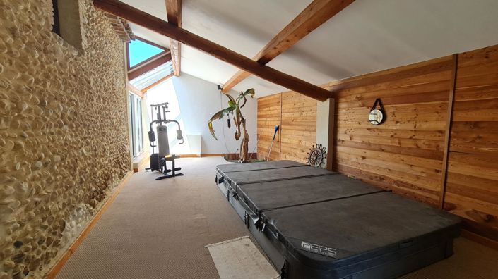 Image No.7-7 Bed House for sale