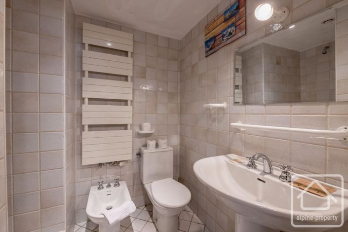 Image No.12-5 Bed Property for sale