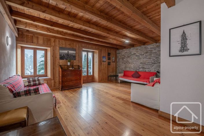 Image No.17-5 Bed Property for sale