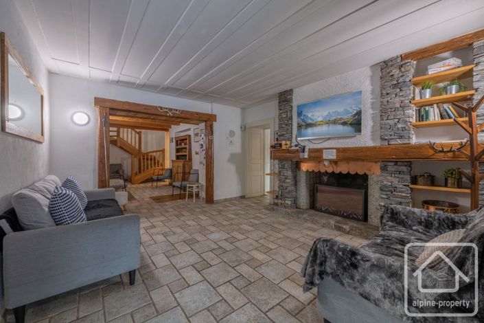 Image No.6-5 Bed Property for sale