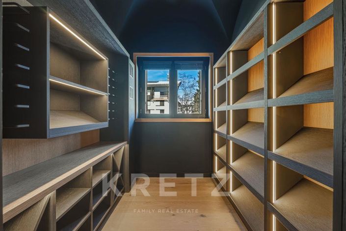 Image No.8-6 Bed House for sale