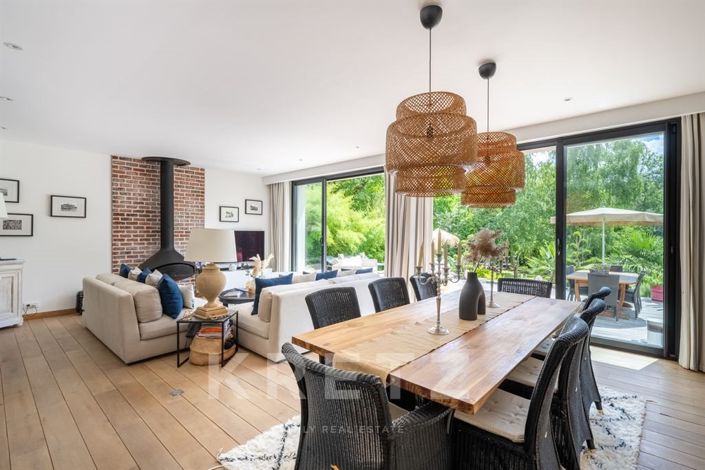 Image No.6-5 Bed House for sale